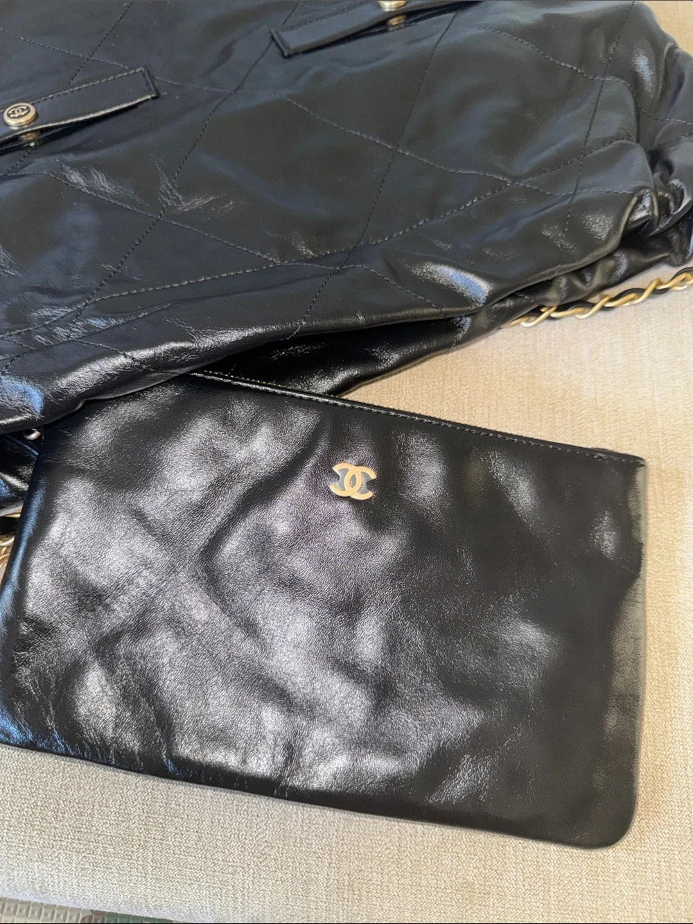 CHANEL 22 Bag 2024 Limited Edition Balck Quilted Lambskin Shoulder Bag